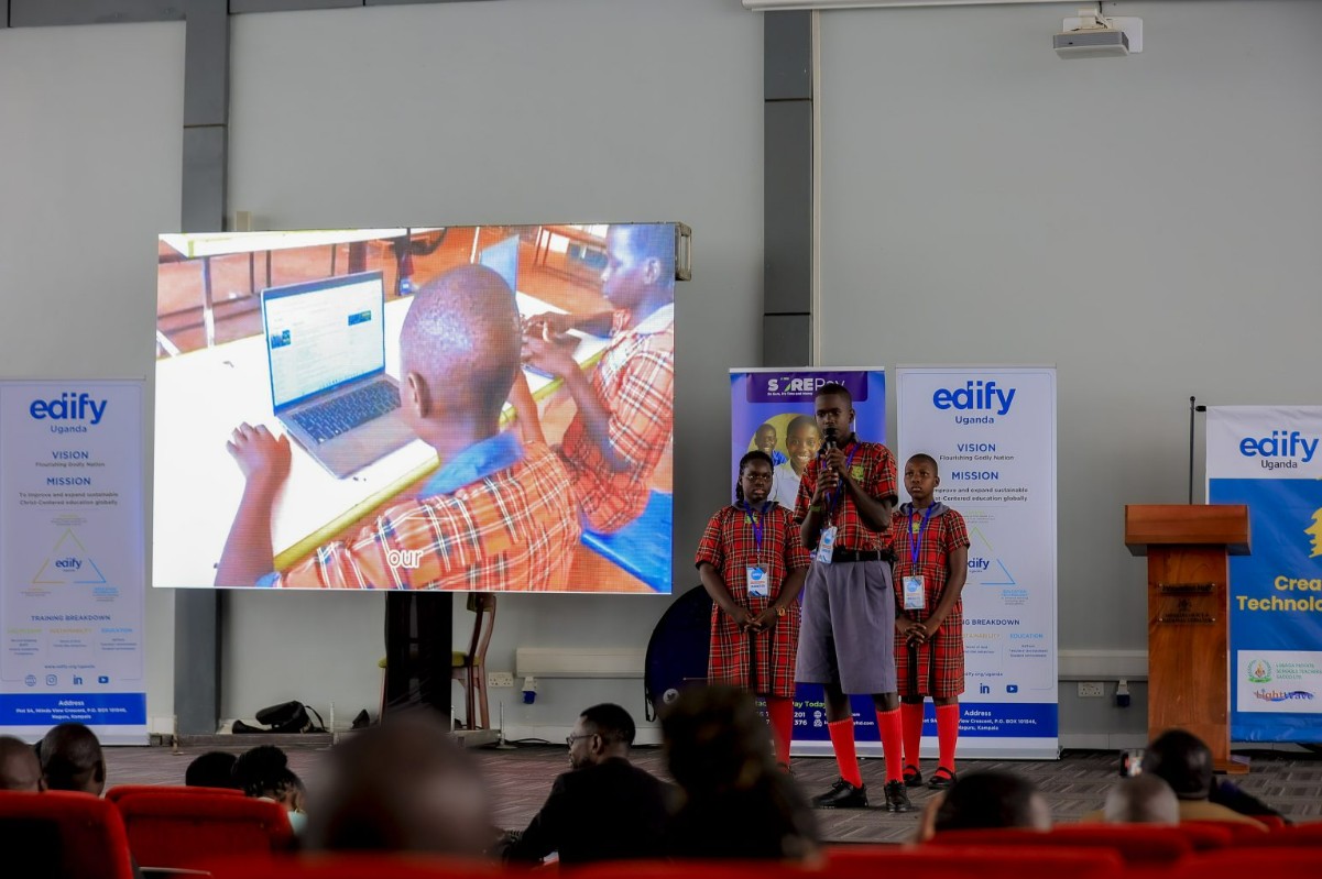 From Great Ideas to Great Pitches: Preparing Learners for EdTech Innovation Exhibitions